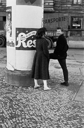 In Berlin-Schöneberg : In Berlin-Schöneberg, Viktoria-Luise-Platz
