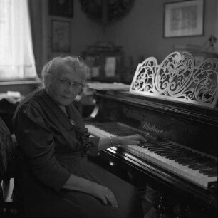 90. Geburtstag der Karlsruher Konzertsängerin Elisabeth Gutzmann.
