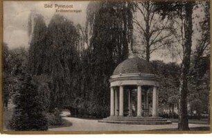 Erdbeertempel im Kurpark