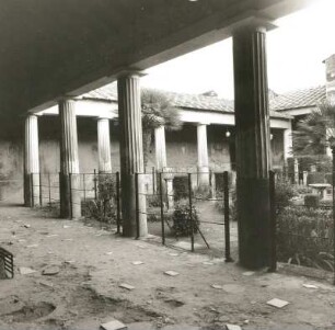 Pompeji. Haus der vergoldeten Amoretten. Peristylgarten
