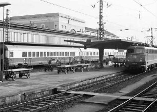 Mannheim: TEE-Zug im Bahnhof