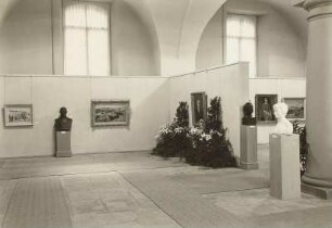 Raumaufnahme der Ausstellung "Bildende Kunst der Gegenwart aus Bulgarien. Malerei, Plastik, Grafik", im Albertinum, Dresden, November 1957