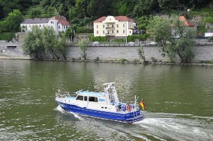 Passau - Polizeiboot : Polizeiboot auf der Donau. Aufgenommen in Passau am 10. Juni 2011