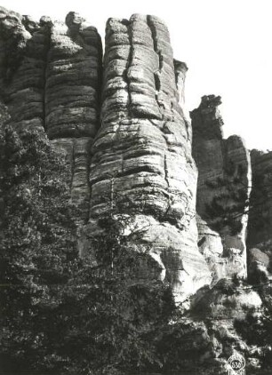 Sächsische Schweiz, Affensteine. Bloßstock. Seilschaft Rudolf Klemm in der Rinnenfolge des mittleren Wandteils bei der Erstbegehung der Westwand (VIIb [VIIc])