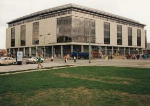 Dresden-Altstadt, Prager Straße 12/Ecke Waisenhausstraße. Warenhaus "Karstadt" (1993/1995), aufgenommen vor der Eröffnung