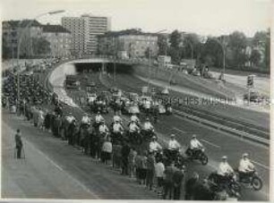 Motorradparade am Tunnel Halensee der Berliner Stadtautobahn (A 100)