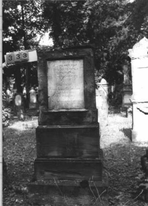 Grabstein 333 [Hahn S. 108 Grab-Nr. 255]