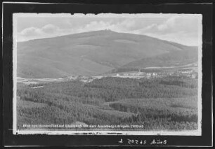 Auersberg. Blick vom Hundshübel auf Eibenstock und den Auersberg
