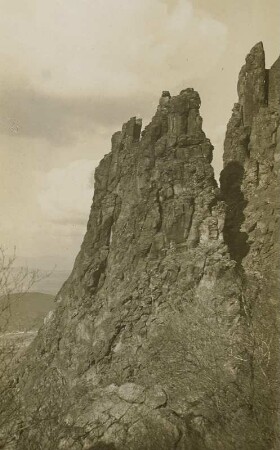 Böhmisches Mittelgebirge. Felsen am Borschen