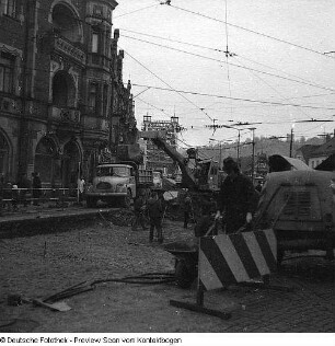 Verkehrsbetriebe (Gleisbau, Tunnel Standseilbahn, Straßenbahnhof, Straßenbahnreparaturhalle, Straßenbahn in der Stadt)
