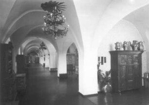 Dresden-Neustadt, Köpckestraße 1. Jägerhof, seit 1913 Museum für Sächsische Volkskunst. Erdgeschoßhalle mit Bauernmöbelausstellung und Leuchterspinnen