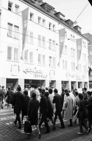 Freiburg i. Br.: Publikum strömt ins Kaufhaus für Alle