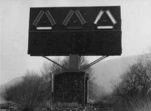 Wahrschaustation mit Lichtsignalen am Mittelrhein