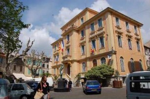 Vence - Rathaus : Rathaus der Kleinstadt Vence bei Nizza, aufgenommen im April 2006