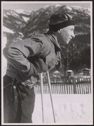 Hitlerjunge beim Skifahren