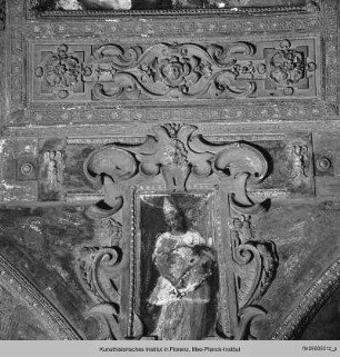 Deckenfresken mit musizierenden weiblichen Figuren, einer Perseus- und Andromeda-Szene(?) und Stuckaturen