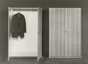 Spind : Schulmöbel. Zwei Spinde (1972)