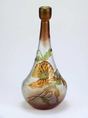 Birnenförmige Vase mit Blütenzweigen