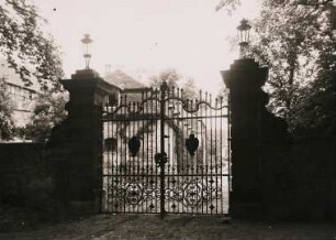 Dornburg. Thüringen. Eingang zum Schlosspark am Renaissanceschloss