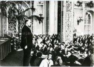 Lenin spricht auf der 3. Kommunistischen Internationale in Moskau
