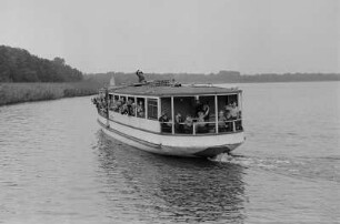 Ferienlager am Teufelssee : Blick auf ein Schiff