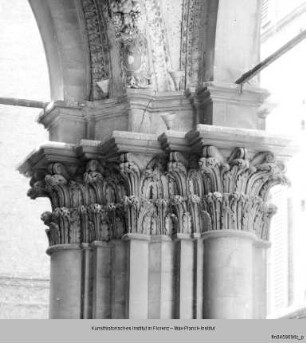 Loggia dei Mercanti, Loggia della Mercanzia, Pfeilerkapitelle, Siena