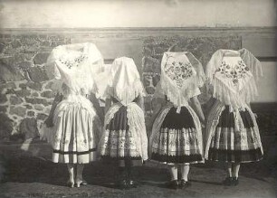 Niedersorbische Festtagstracht : Kleidung - niedersorbische Tracht. Niedersorbische Festtagstracht.