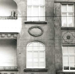 Cottbus, Berliner Straße 133. Wohnhaus (um 1910), Fassade (1. und 2. Obergeschoss)