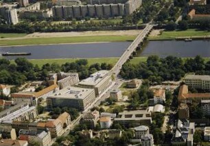Stadtteilansicht mit Büro- und Verwaltungsgebäude "Atrium am Rosengarten", Elbe mit Albertbrücke und Dresden-Johannstadt (Käthe-Kollwitz-Ufer)