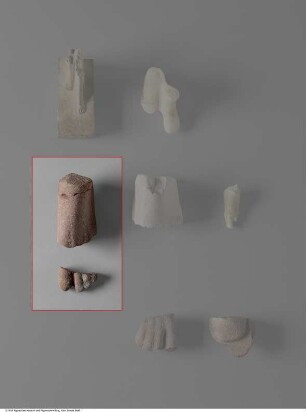 Fragmente eines linken Fußes einer Statue