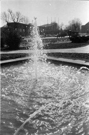 Inbetriebnahme der Wasserspiele am Festplatz.