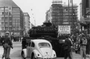 Amerikanische Panzer an der Sektorengrenze Friedrich- Ecke Kronenstraße