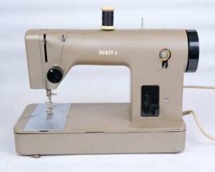 Haushaltsnähmaschine Pfaff Modell 8, Geradstich, Flachbett mit E-Motor