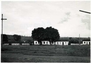 Goiás, Grabstättensiedlung mit Kirchplatz, Mangobäumen und einem Stück Land