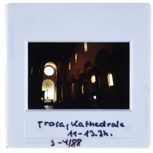 Troia, Santa Maria Assunta (Dom) : Innenansicht Langhaus
