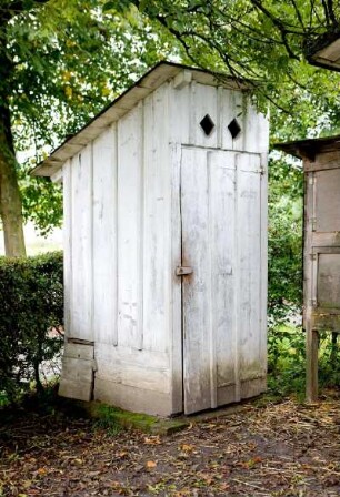 Toilettenhäuschen im Museum
