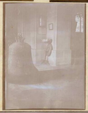 Foto einer abgenommenen Glocke
