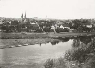 Grimma, Stadtansicht : Grimma. Blick nach Nordwesten über die Mulde und den einmündenden Mühlgraben gegen die Stadt mit Stadtkirche Unserer lieben Frauen
