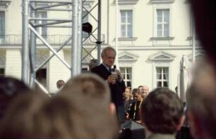 Bundespräsident Rau als Hausherr im Schloss Bellevue
