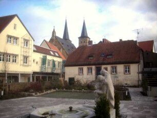 Stadtbild-Ansicht von Südwesten mit Stadthäusern (Baubetsand 18-19 Jh auf älterer Grundlage) sowie Stadtkirche (Gotisch)