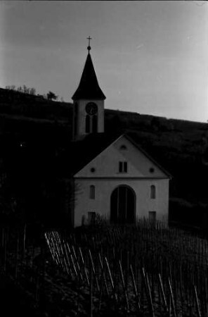 Auggen: Kirche, Rückansicht vom Weinberg