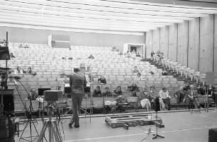 Begrüßungsveranstaltung für die neu immatrikulierten Studenten der Universität Karlsruhe im Gerthsen-Hörsaal