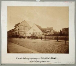 Das Gasthaus "Zum Schwarzen Adler" in der Schäferstraße westlich der Adlergasse in der Friedrichstadt bei Dresden (1694 erbaut, 1884 abgerissen)