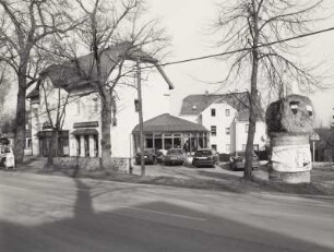 Moritzburg, Schlossallee 33, Wohnhaus mit Restaurant Schlossallee und Reiterstube, Straßenansicht