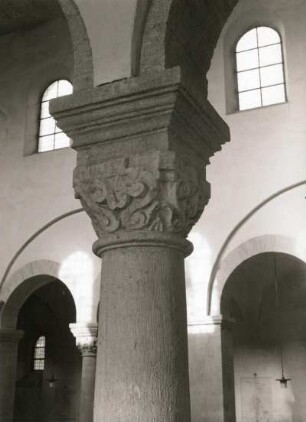 Huy-Dingelstedt. Benediktinerkloster Huysburg. Benediktinerkirche (12. Jahrhundert begonnen). Inneres, Säule der Südwand des Hauptschiffes, Kapitell