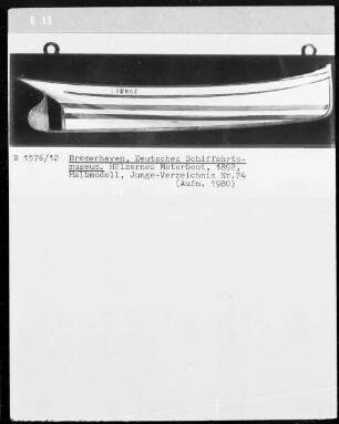 Hölzernes Motorboot, 1892, Halbmodell, Junge-Verzeichnis Nr. 74