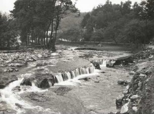 Unwetterkatastrophe im Osterzgebirge am 8./9. Juli 1927. Oelsengrund. Ausgeuferte Gottleuba unterhalb der Ebertmühle