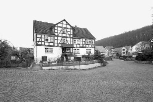 Einhaus; Kaufungen, Kirchplatz 6
