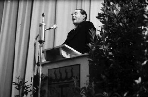 Freudenstadt: Kurhaus Lichtspiele; am Rednerpult: Otto Ernst Sutter