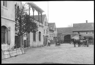 Kötzschenbroda. Kuffenhaus und Pferdefuhrwerk und Weinkelterei